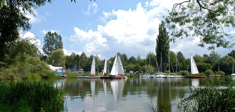 Breitenbacher See mit Segelbotten