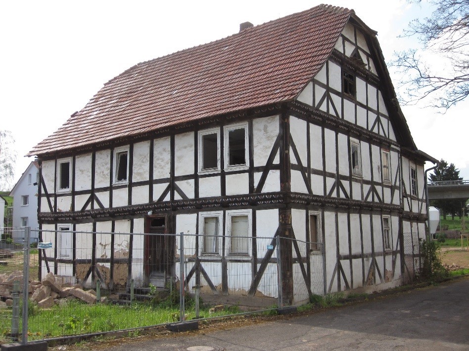 Zum Verkauf stehenden Immobilie von Vorne