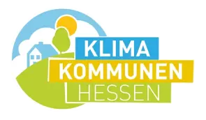 Logo Klimakommunen Hessen, zeigt ein Haus mit Bäumen und den Schriftzug - Verlinkung zu den Klima-Kommunen