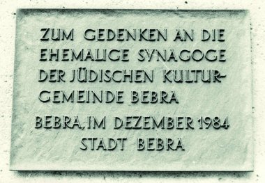 Gedenkplakette am Ärztehaus